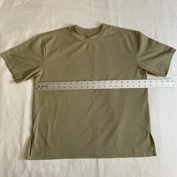 Uniqlo AIRism Cotton T-Shirt in Green - Picture 2 of 8
